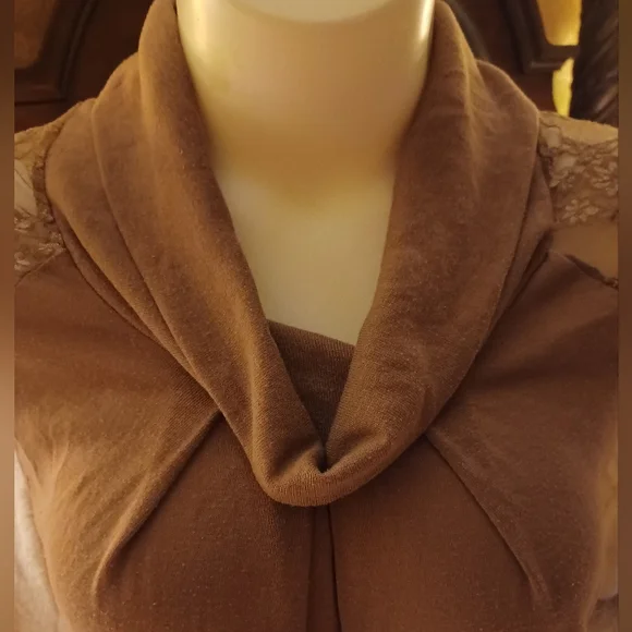 2/$15 SPEECHLESS Tan Colored Draped Turtle Neck Lace Shoulders - Picture 4 of 5